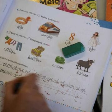 Bồ Đào Nha: thay thế sách giấy bằng sách giáo khoa điện tử cho học sinh