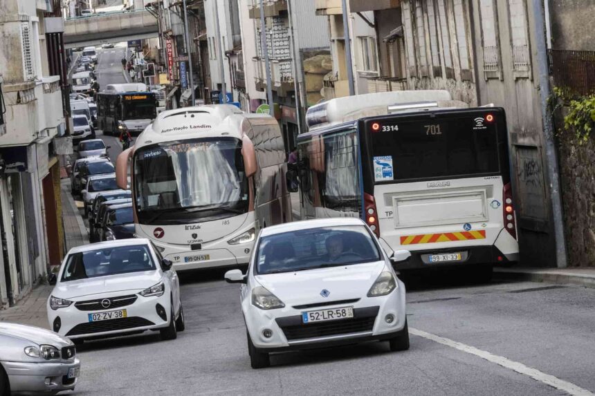 Ô tô đỗ sai quy định ở Porto sẽ bị phạt bởi xe tuần tra gắn camera